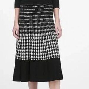 Banana Republic | Houndstooth Pleated Knit Midi Skirt Size M Petite